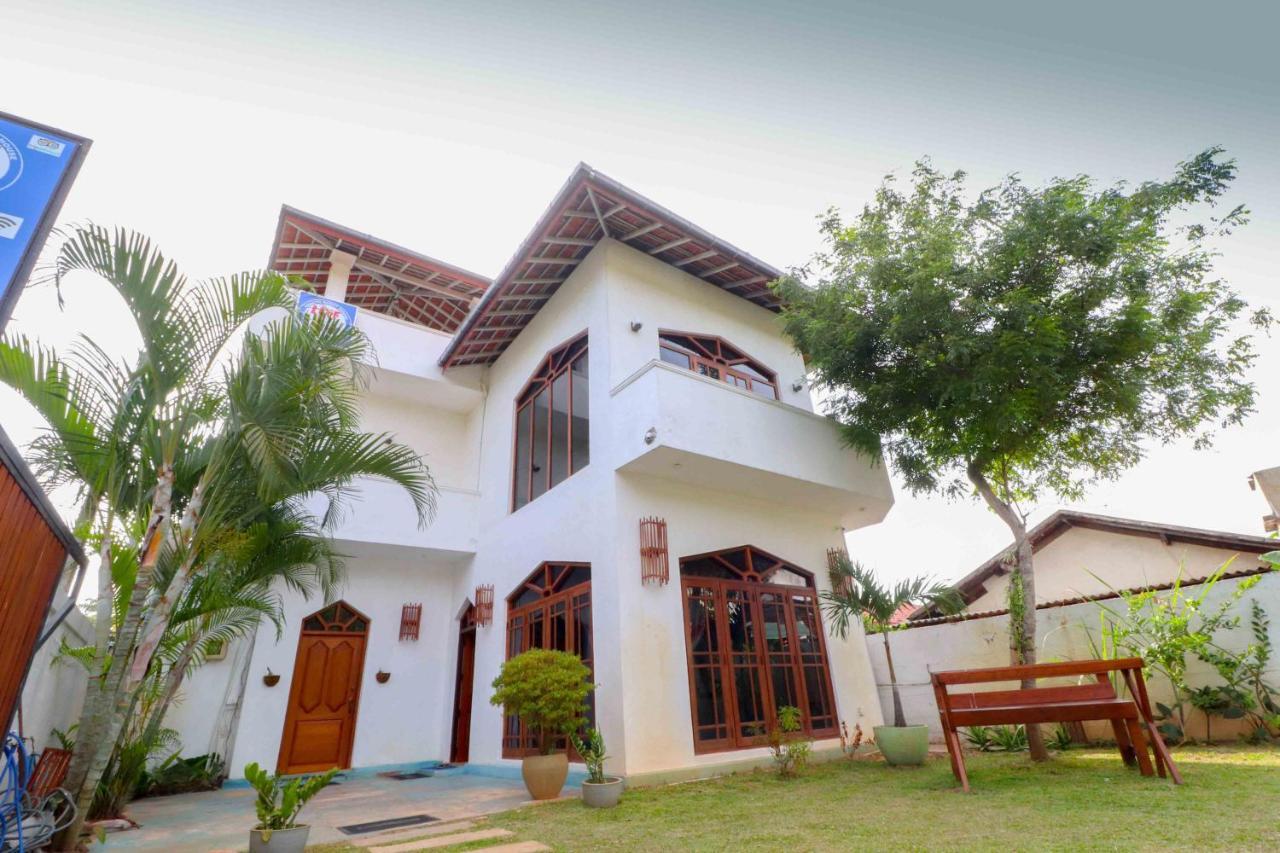 Like Mike Tourist Guest House & Restaurant Negombo Luaran gambar