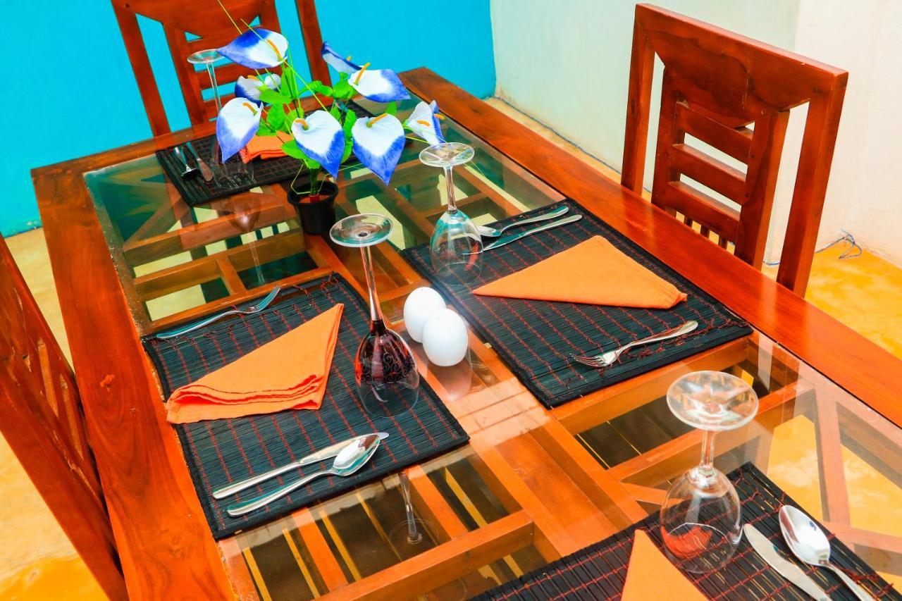 Like Mike Tourist Guest House & Restaurant Negombo Luaran gambar